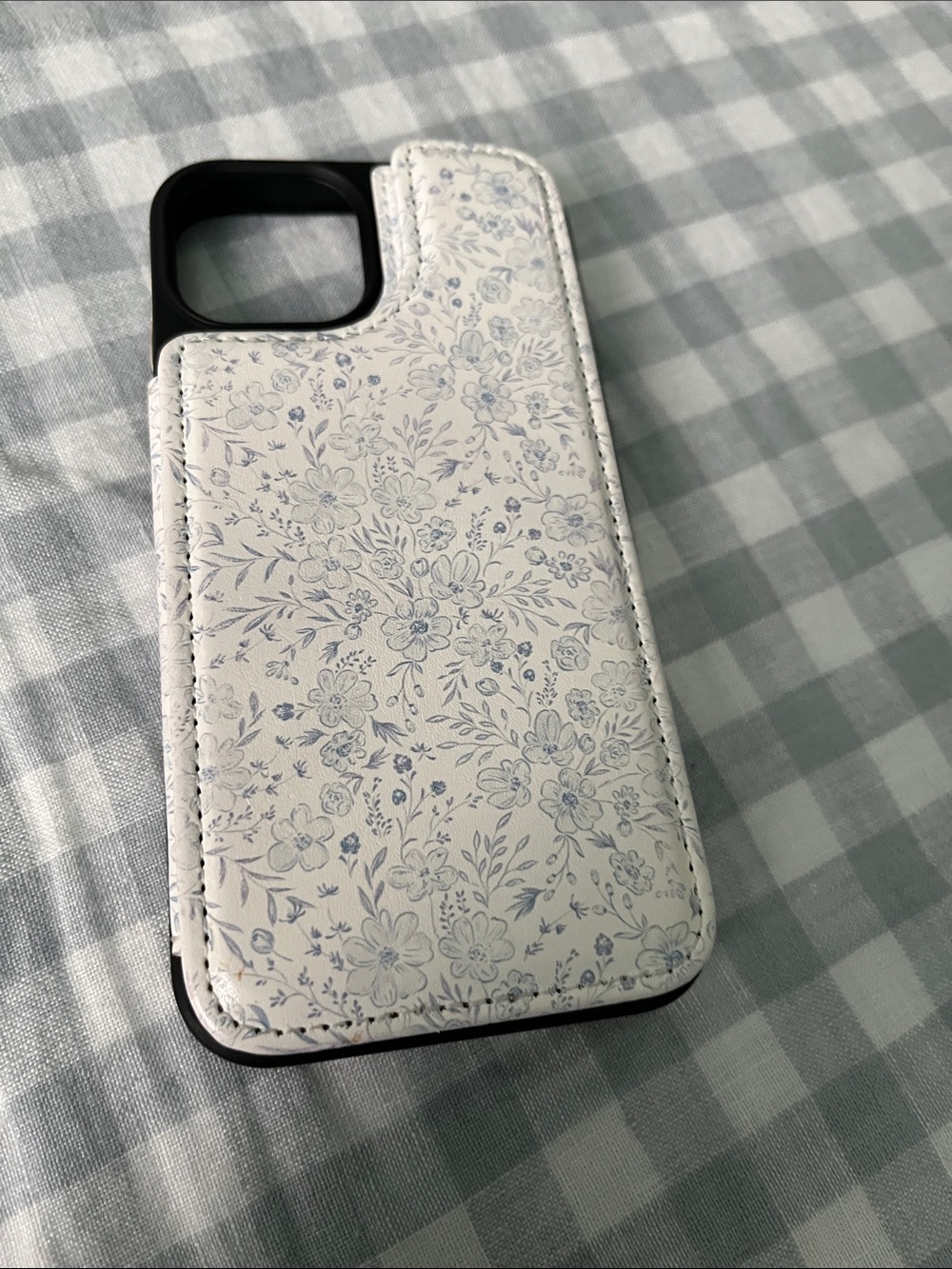 Protective White Floral Phone Case - Stylish Floral Pattern for I Phone 13